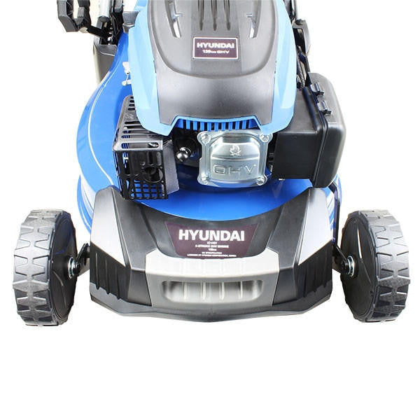 With an extra-wide cutting width of 530mm / 21", this mower features our largest available cutting width and is ideal for larger lawns and gardens, or for those wanting to save considerable time when cutting smaller lawns.