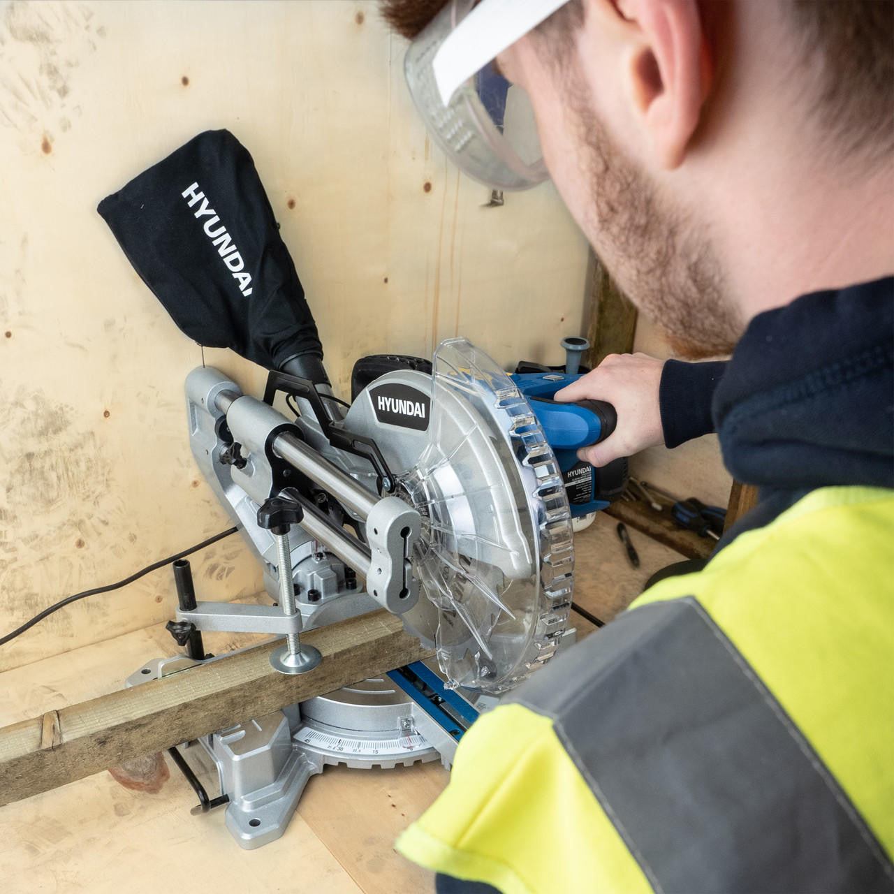 Woodcutting Mitre Saw