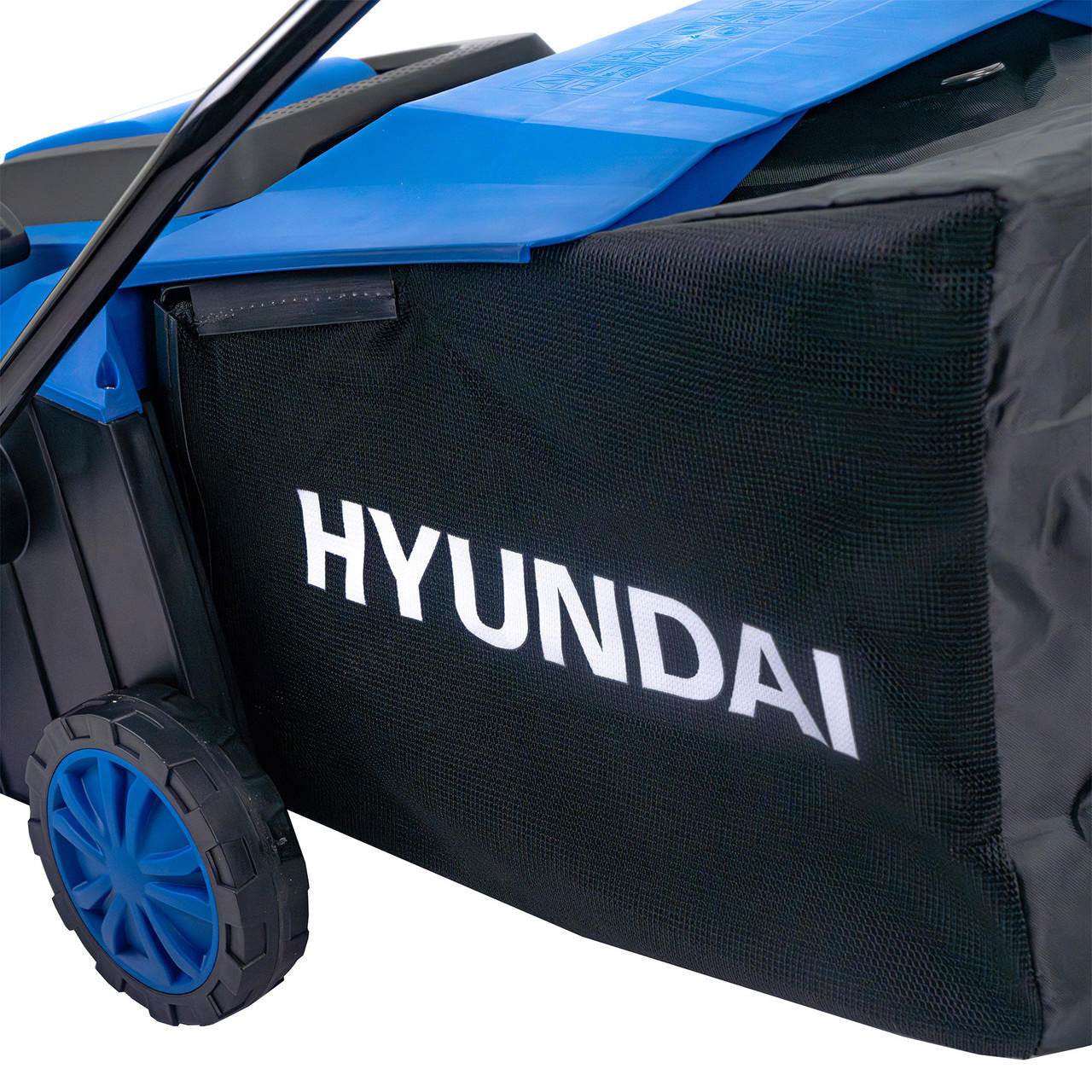Hyundai 2000W 16” / 40cm Artificial Grass Sweeper, Multi-Use Brush & 55L Collection Bag | HYSW2000E