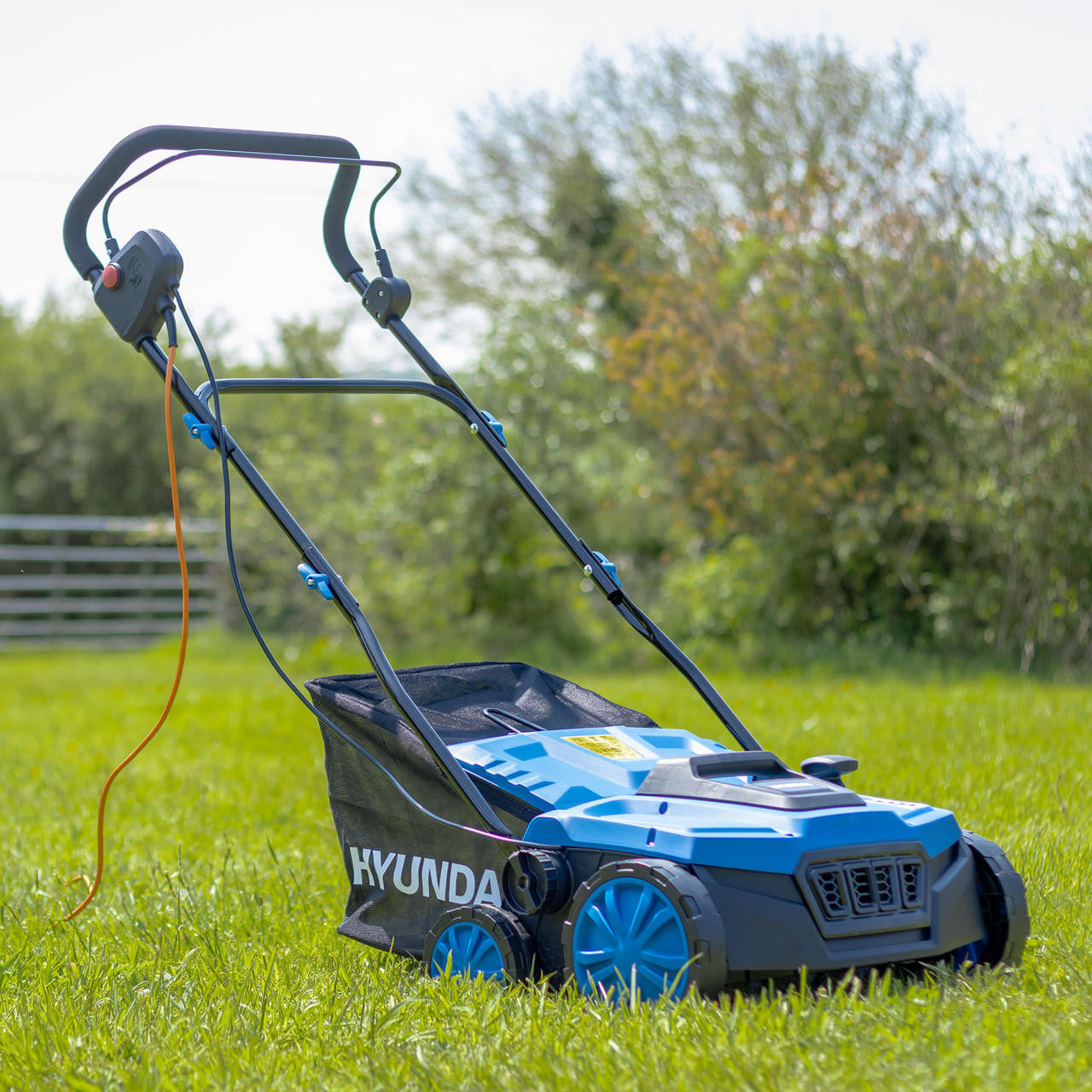 2 - in - 1 Scarifier with 36cm Working Width