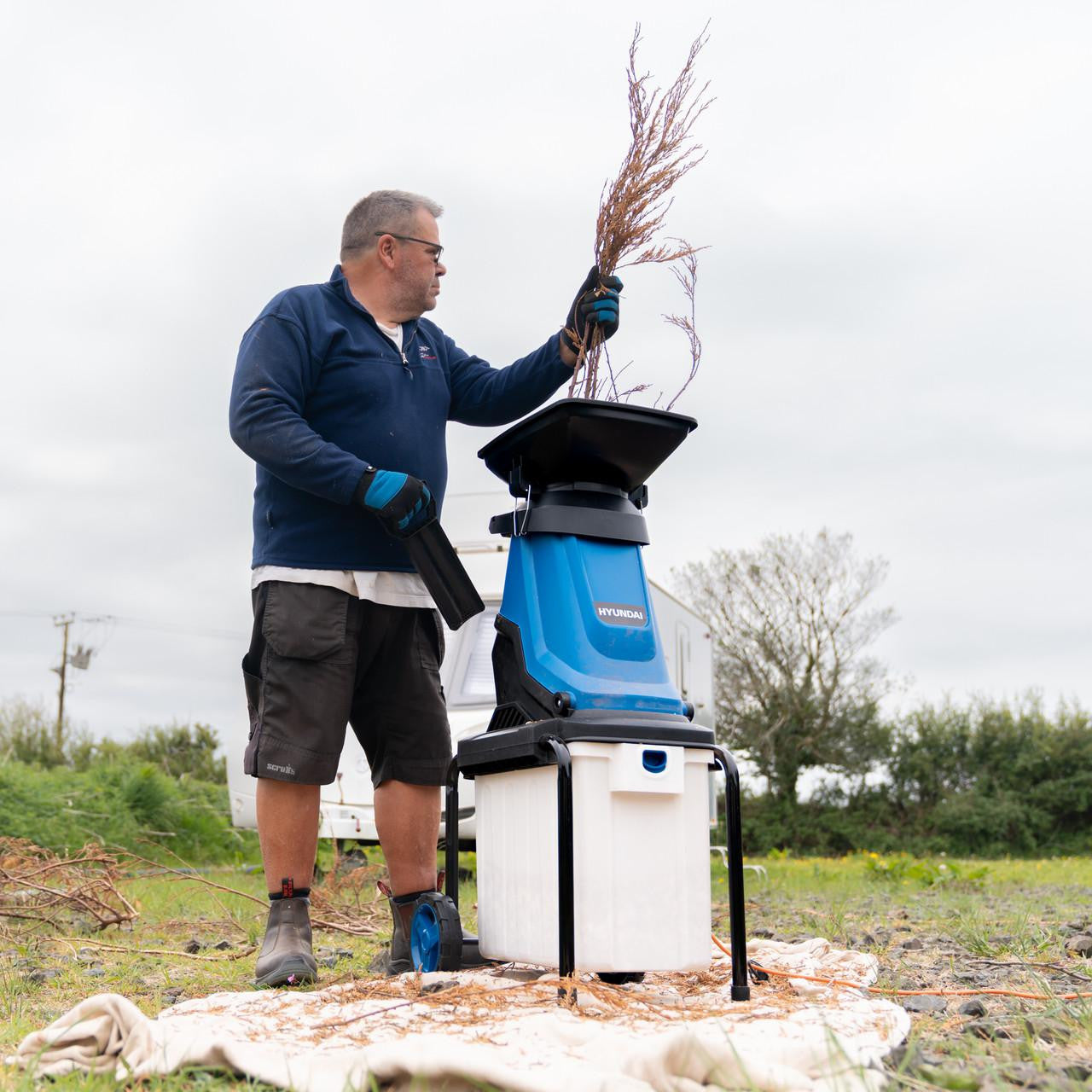 HYSH3000E Electric Garden Shredder Perfect to Clear Garden Debris Quickly and Easily