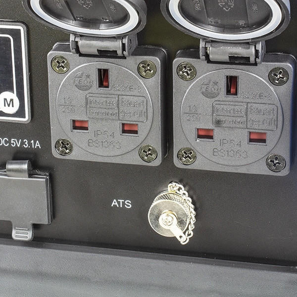 Hyundai 6600W / 6.6kW Petrol Inverter Generator, Remote Keyfob & Electric Start, Wheels & Closed Case Design, DC & USB | HY6500SEi