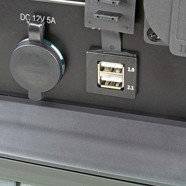 Hyundai 6600W / 6.6kW Petrol Inverter Generator, Remote Keyfob & Electric Start, Wheels & Closed Case Design, DC & USB | HY6500SEi