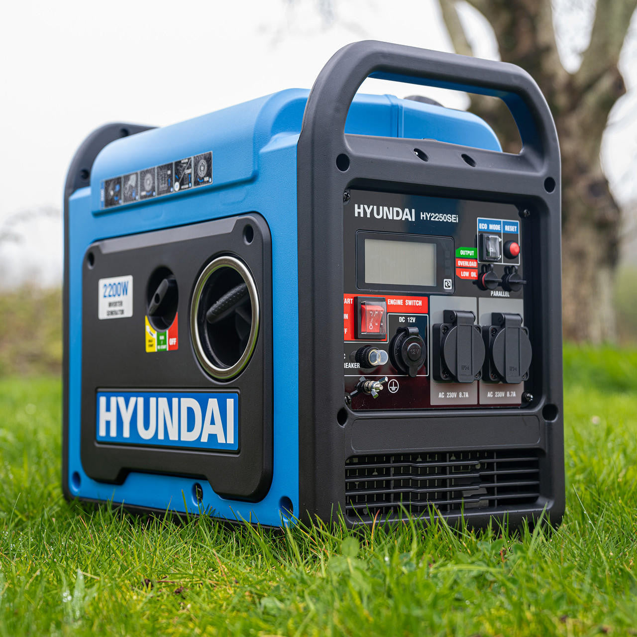 Hyundai 2200W / 2.2kW Petrol Inverter Generator, Electric Start, Pure Sine Wave Output, Lightweight, Quiet Running | HY2250SEi