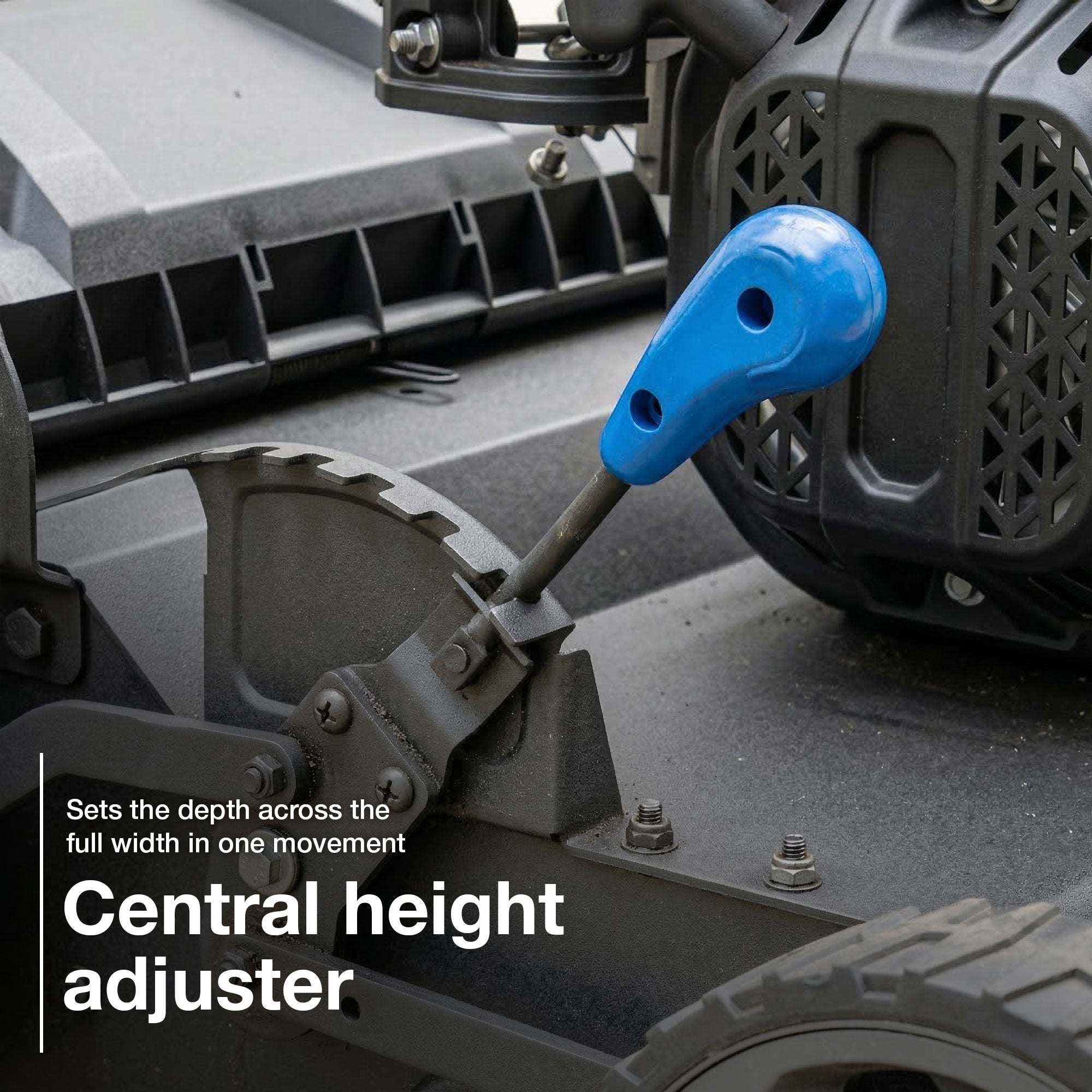 Hyundai 44cm / 17" Petrol Scarifier, Recoil Start, 223cc | HYSC225X