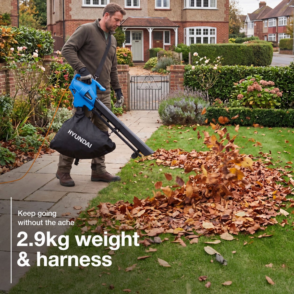 Hyundai HYBV3000E3 leaf blower with 2.9kg net weight and shoulder harness
