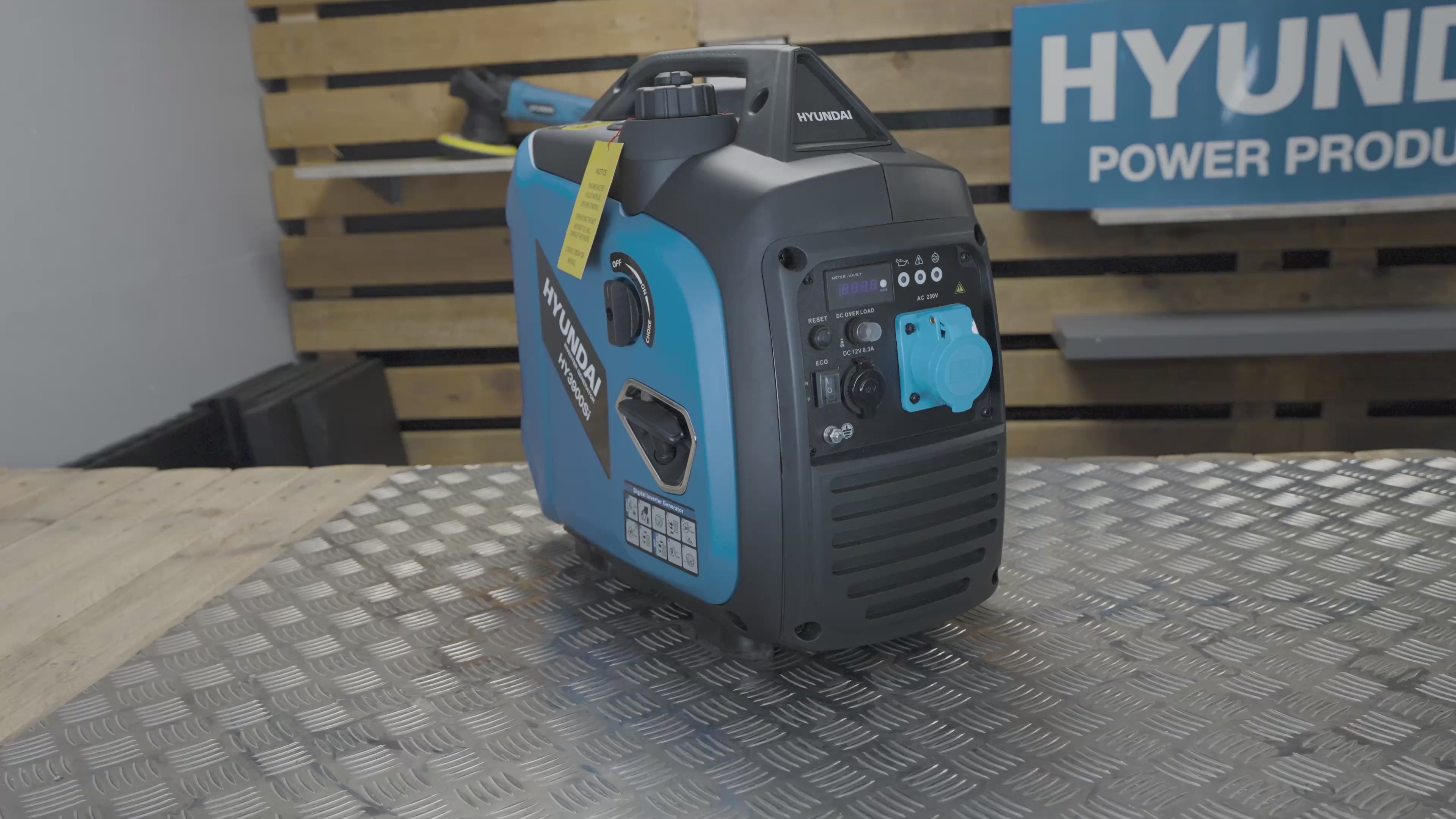 Load video: Hyundai 3.3kW / 3300W Inverter Generator, Recoil Start, Pure Sine Wave | HY3900Si