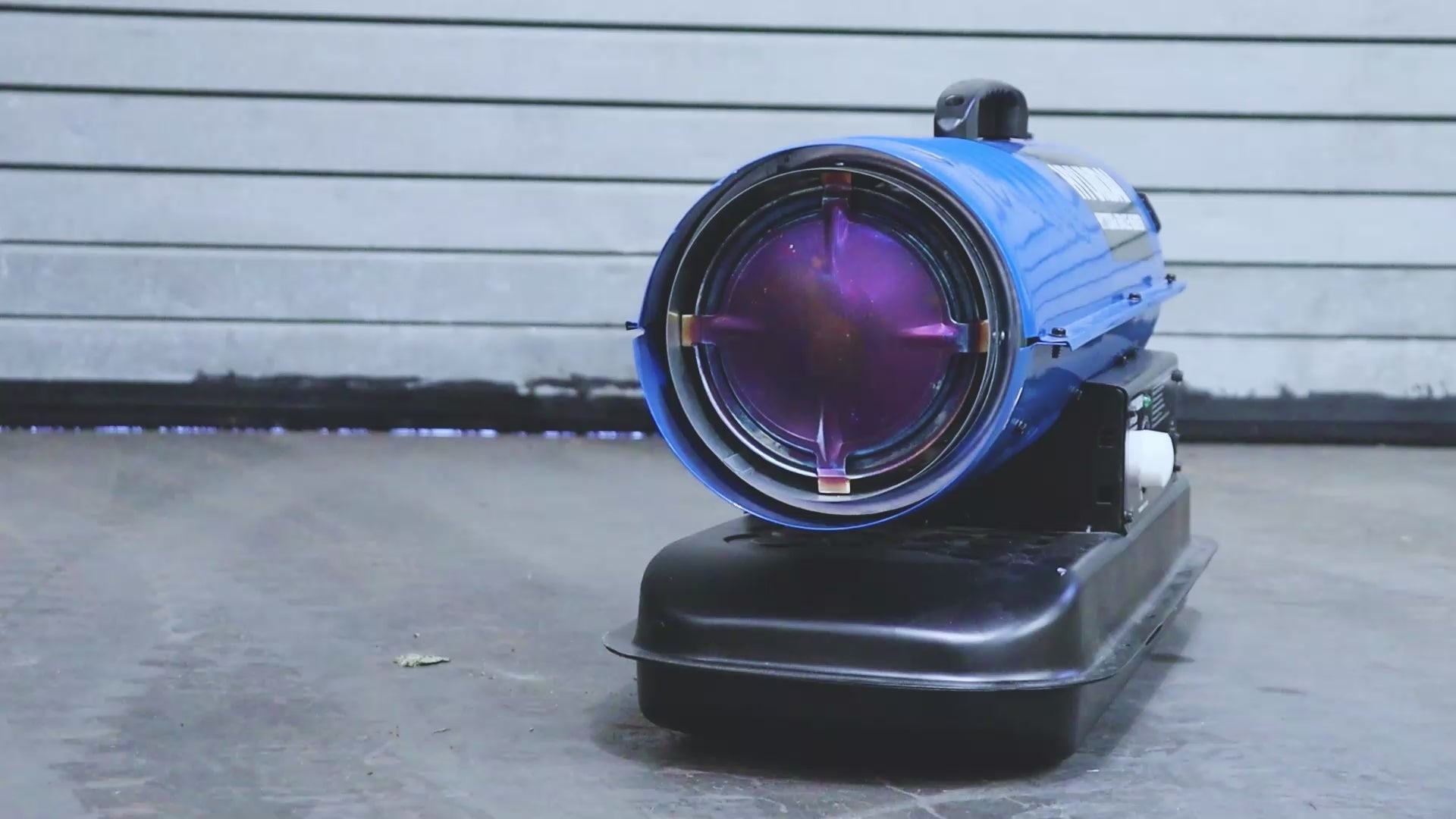 Load video: https://media.hyundaipowerproducts.co.uk/HY70DKH/Video/Petrol%20and%20Kerosine%20Space%20Heater%20for%20workshop%20and%20garage%20HY70DKHweb.mp4