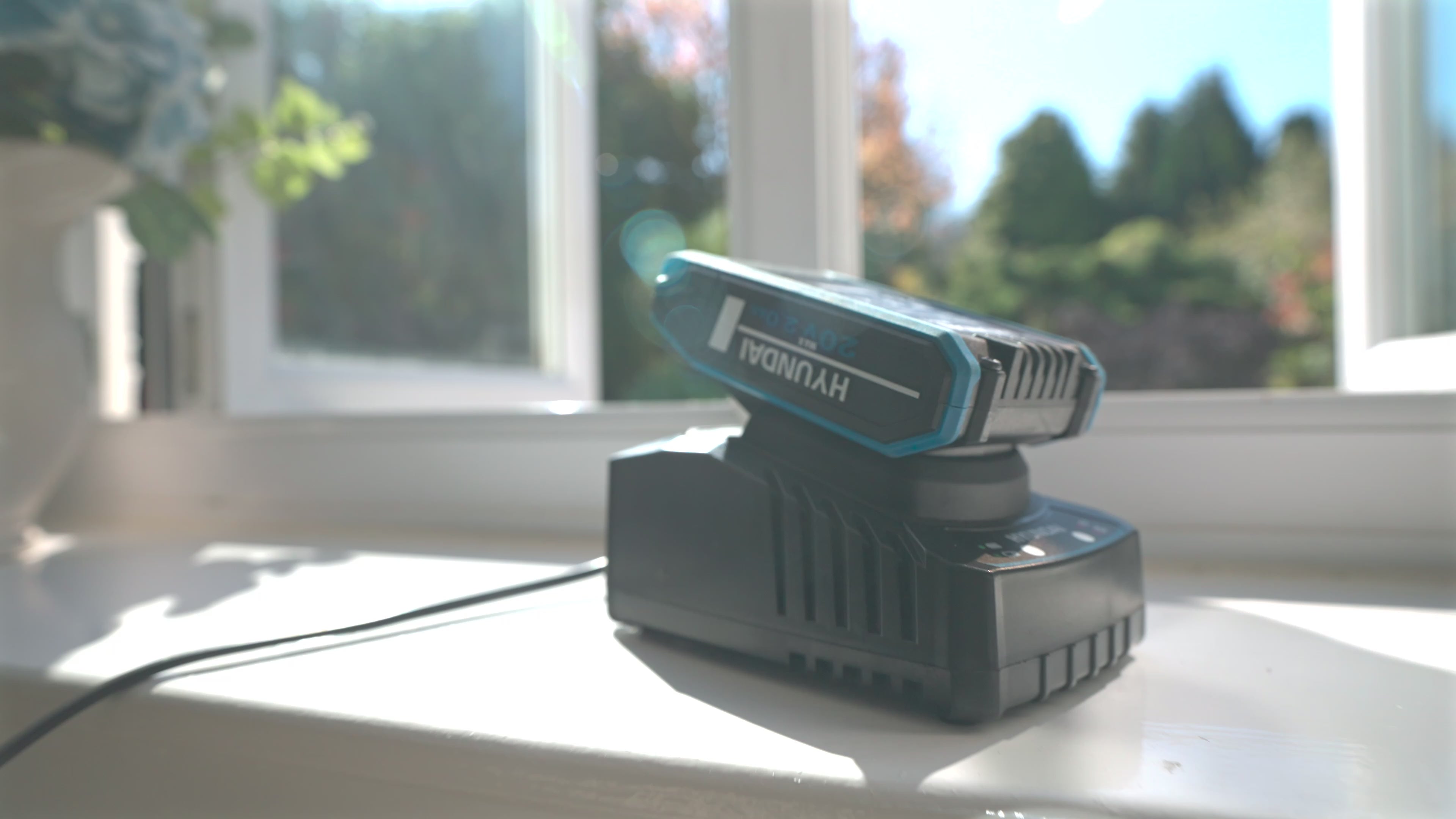 Load video: Hyundai 20V 510mm Cordless Hedge Trimmer, 2.0Ah Li-ion Battery, Lightweight &amp; Powerful | HY20CHT