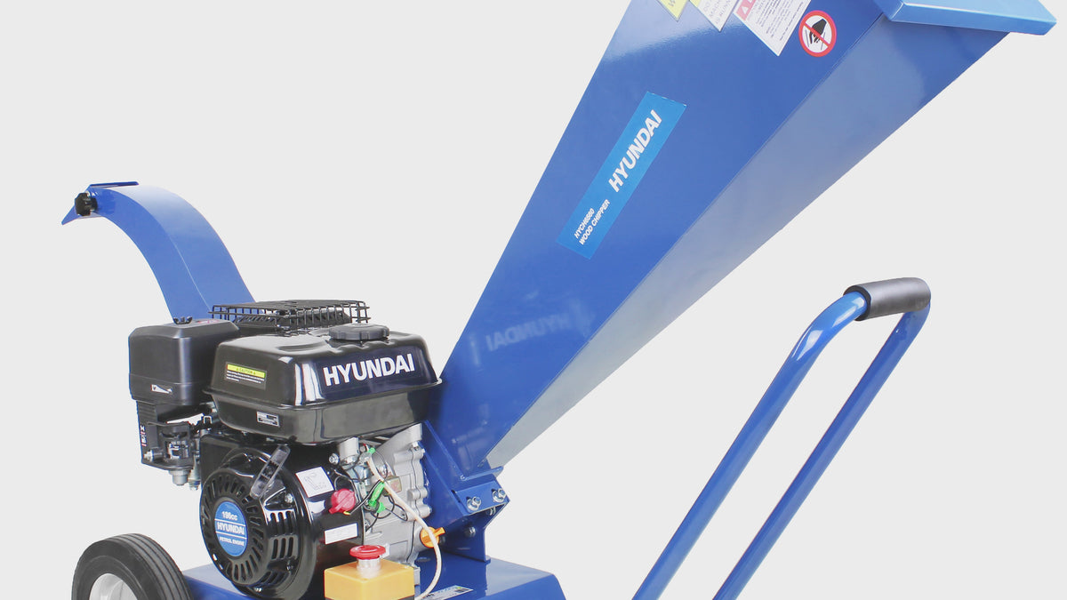 Load video: Hyundai 212cc 60mm Petrol Garden Wood Chipper, Shredder 4-Stroke Engine | HYCH6560