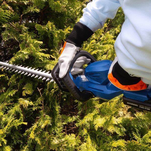 Easy Pruning and trimming with Hyundai Electric Hedge Trimmer - HY2188 
